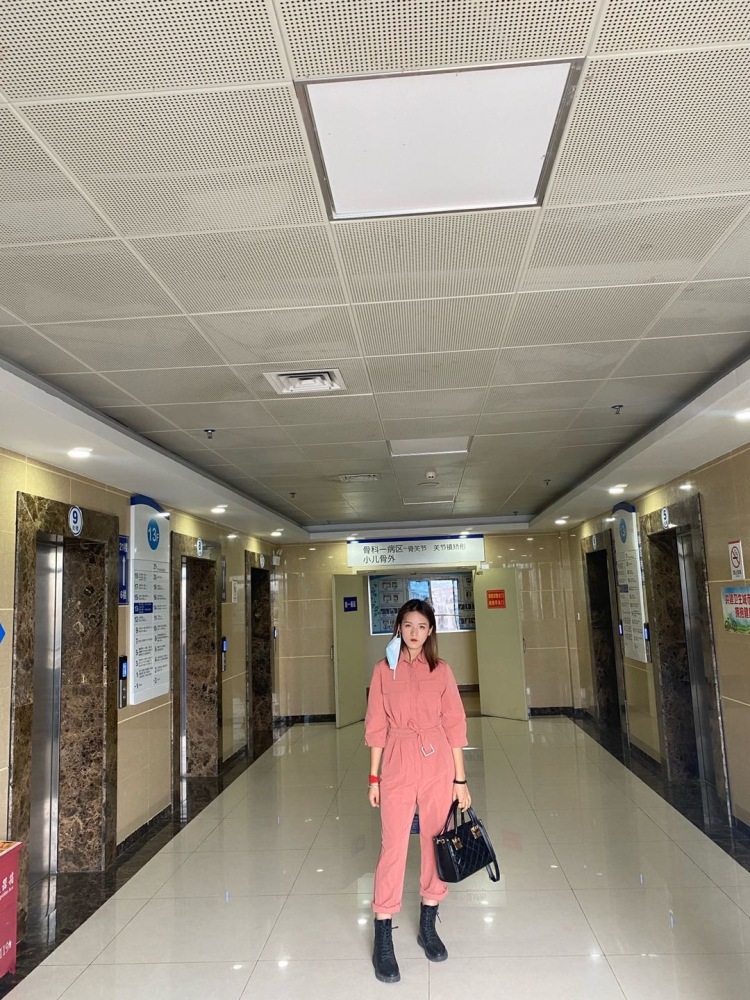 YikY-贵州省·黔东南苗族侗族自治州·凯里市-快手 抖音-拍照评价p图自己能给自己做模特会说话聊天性格活泼开朗乐观积极向上之前卖过货还有会美妆