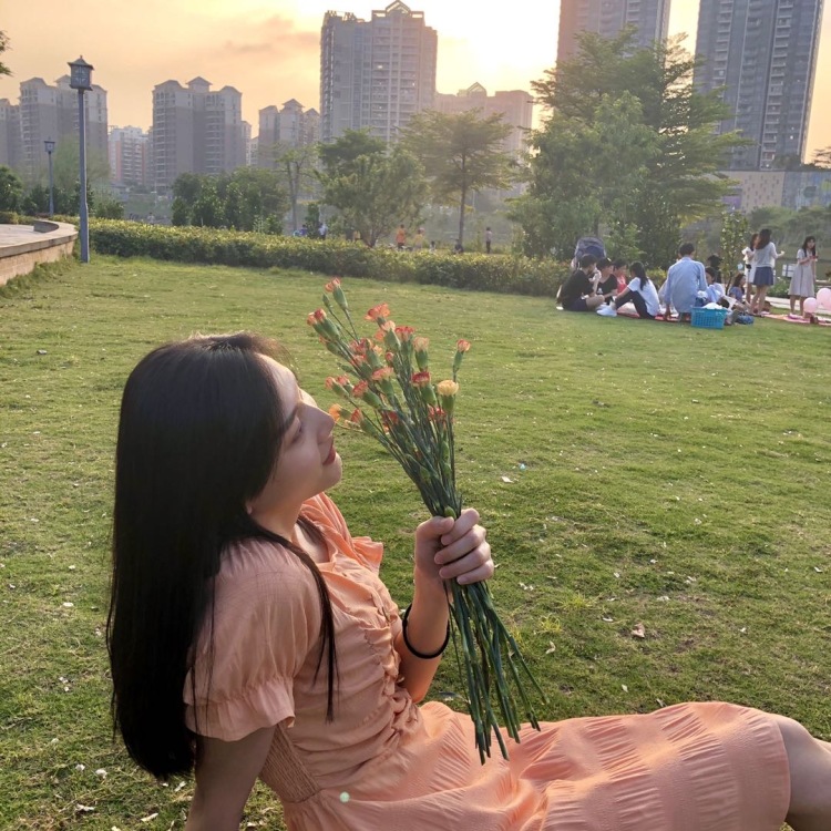 Sunny🌸-广东省·惠州市·惠城区-***-身高:165 体重50kg,虽然粉丝不多,但是很喜欢穿搭分享