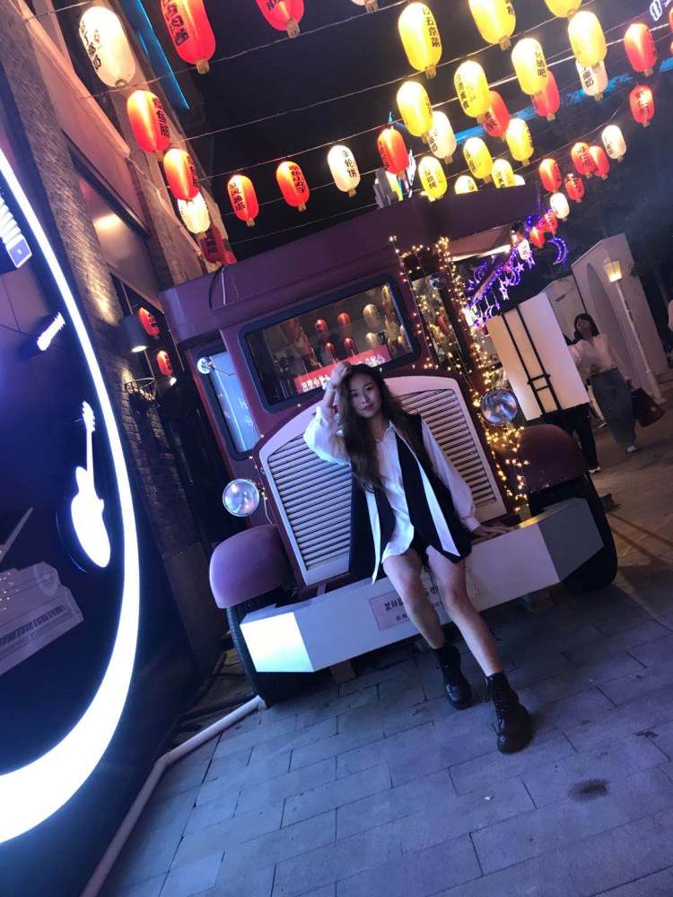 小张小张自有主张-浙江省·嘉兴市·南湖区-抖音,微博,快手,***-擅长拍照修图,大三在校生,身高169,体重48,身材匀称,拍照好看,可以做网拍模特,可拍买家秀。