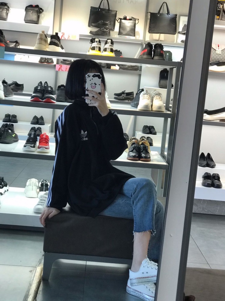 哦哦小王💸-陕西省·西安市·未央区-快手-买家秀 喜欢拍照 可修图 可长期合作 接寄拍衣服包包手饰鞋子等 dd