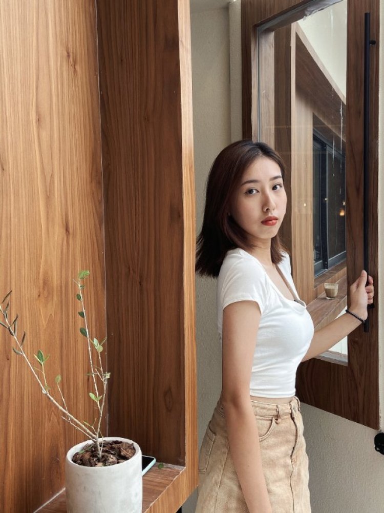 Hh-广东省·湛江市·赤坎区-抖音***快手大众点评最右-喜欢拍照,认真学习穿搭技巧,驾驭风格能力强。***探店推荐,想发展服装测评方面。