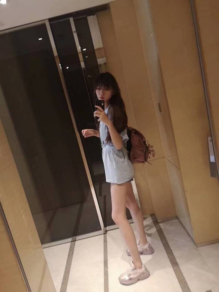 小多多鸟💥-江苏省·常州市·武进区-抖音微博知乎***-目前是江苏学生,身高176体重54!各个平台粉丝较少!正在积累中,目前可以拍拍买家秀!