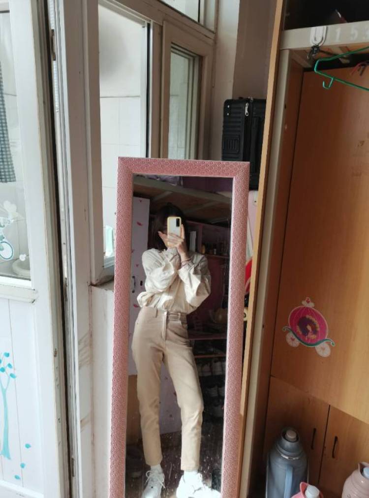 草莓吖🌸-河南省·平顶山市·新华区-抖音-可以带货,分享穿搭,会拍照,喜欢穿搭分享,目前在抖音分享我的日常穿搭,希望成为洗了带货传达博主!只要你来你想要的我都有