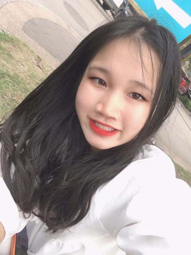 李憨批-广西壮族自治区·玉林市·玉州区-快手 ***-哈喽 我是一名学生 我喜欢唱歌拍照 网拍,买家秀 比较适合可爱风 成熟风 接单10以上