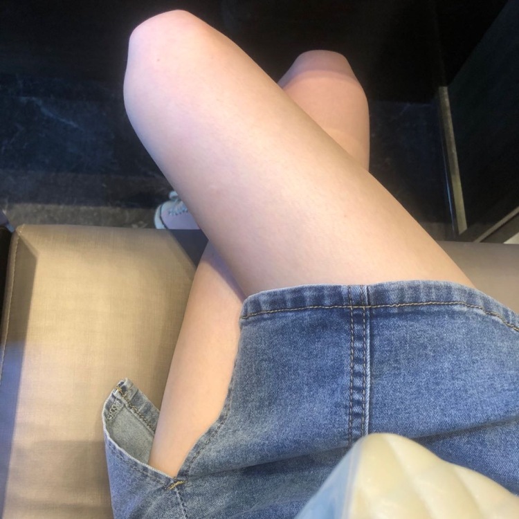 杰儿不是你的-山东省·威海市·环翠区-快手-年龄：21
身高：165CM
体重：41KG
粉丝：1110
坐标：山东省威海市环翠区