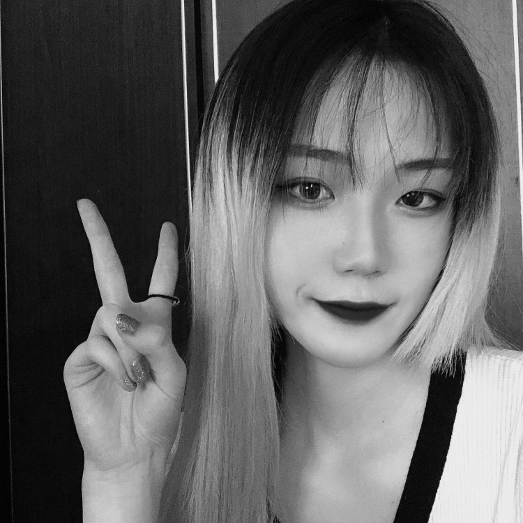杰儿不是你的-山东省·威海市·环翠区-快手-年龄：21
身高：165CM
体重：41KG
粉丝：1110
坐标：山东省威海市环翠区