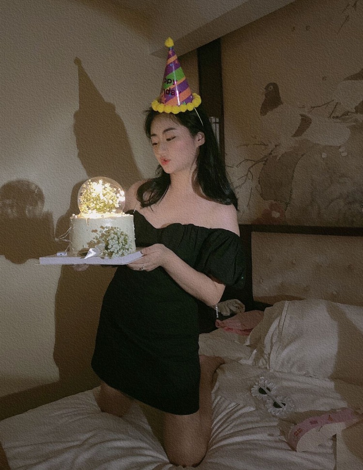💞min兒-广东省·广州市·荔湾区--特长;穿搭。职业;幼师 爱好:买衣服 ,逛街 ,化妆 身高160 体重100 可萌可飒