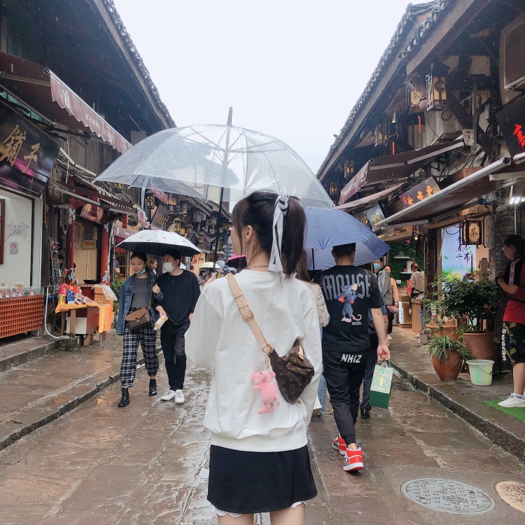 ZhennI.🌱-上海市·上海市·松江区-抖音 微博 ***-梦想做一名模特,喜欢自拍,自己也会给自己p,希望有机会合作,谢谢