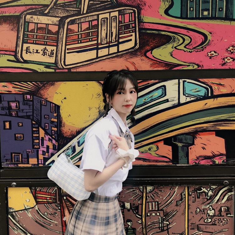 ZhennI.🌱-上海市·上海市·松江区-抖音 微博 ***-梦想做一名模特,喜欢自拍,自己也会给自己p,希望有机会合作,谢谢