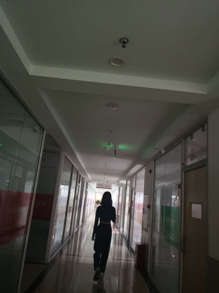 三栖z7-四川省·成都市·成华区-***,微博,抖音-接买家秀:鞋包服饰首饰等,各种风格都可以,有拍摄短视频的经历。希望能接到拍买家秀的单。时常淘宝图片评价被选为精选。