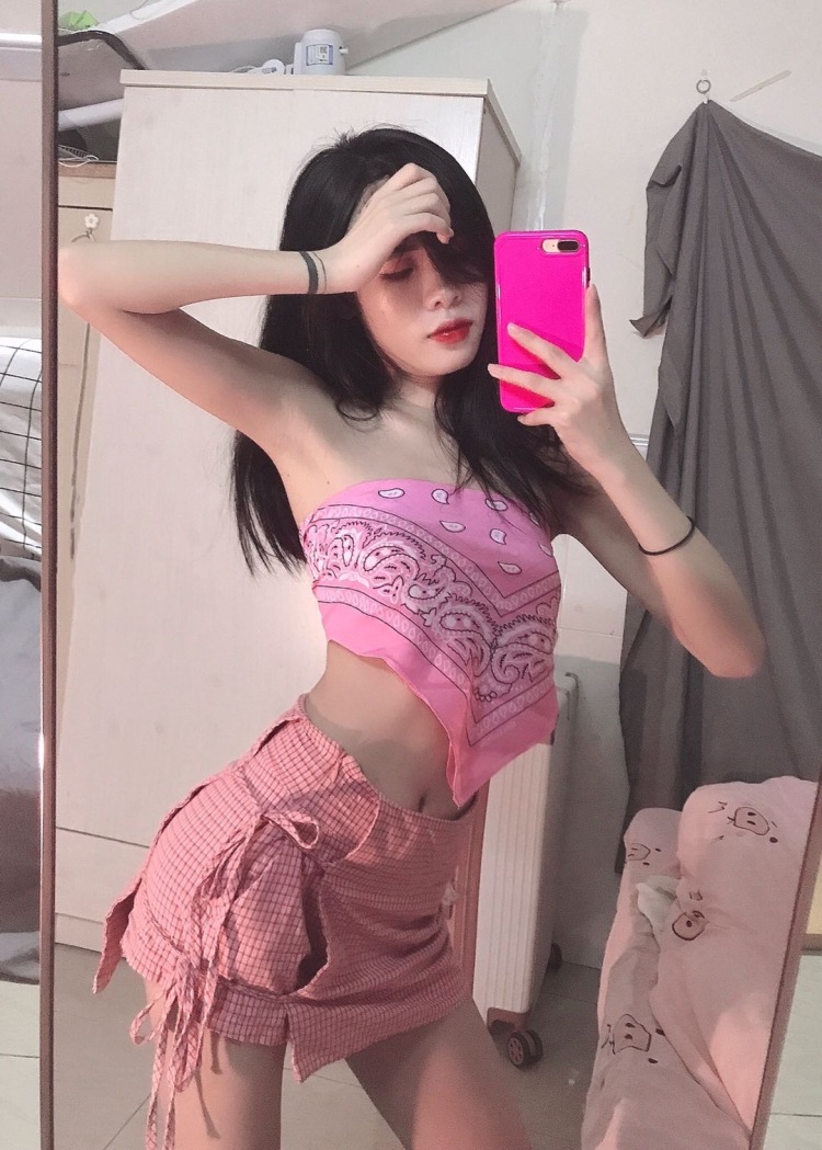 囡~囡🍒-广东省·深圳市·龙华区-快手-接买家秀,小视频,会穿搭,会p图,衣服饰品鞋子都可以,接寄拍📷不敷衍,不满意可重拍,身高160.体重80。