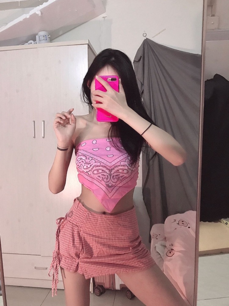 囡~囡🍒-广东省·深圳市·龙华区-快手-接买家秀,小视频,会穿搭,会p图,衣服饰品鞋子都可以,接寄拍📷不敷衍,不满意可重拍,身高160.体重80。