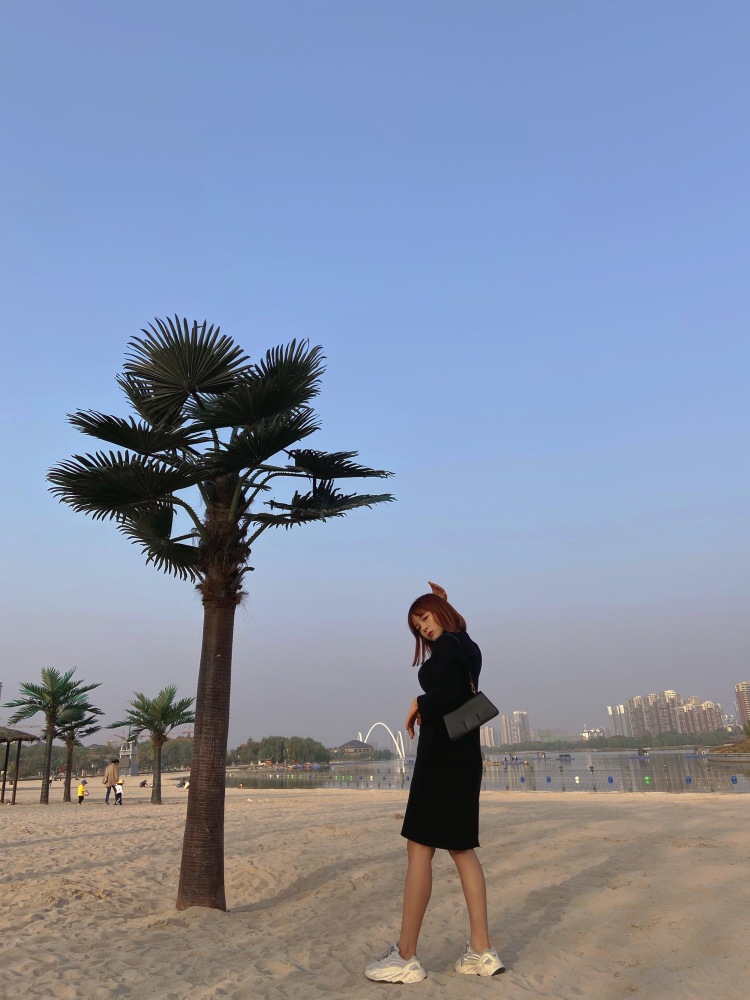An-河南省·开封市·尉氏县-微博-特长就是比较会拍照会修图 有镜头感 就是想从事模特排版什么的这种工作 真的非常喜欢~