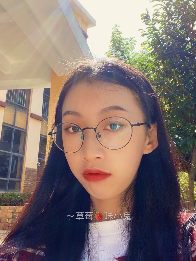 天然呆🍓-云南省·昆明市·盘龙区--身高160，体重40kg，会P图、会修图，喜欢摄影，同时会拍好看的照片