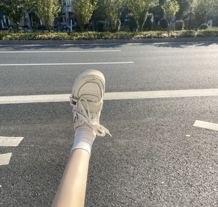 天然呆🍓-云南省·昆明市·盘龙区--身高160，体重40kg，会P图、会修图，喜欢摄影，同时会拍好看的照片