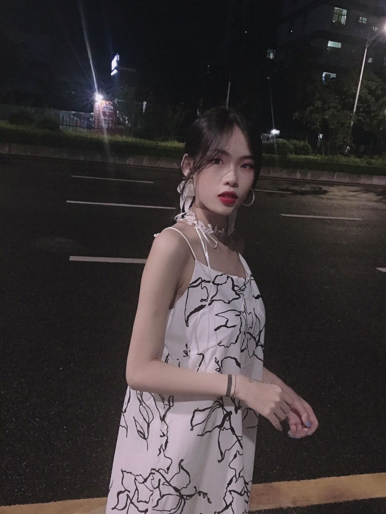 囡~囡🍒-广东省·深圳市·龙华区-快手-长期接单 无风险寄拍。出片认真 质量高 有拍板经验 可驾驭各种风格 会各种妆容
身份：主播
年龄：19
身高：160CM
体重：80