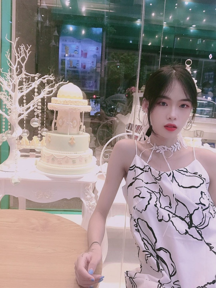 囡~囡🍒-广东省·深圳市·龙华区-快手-长期接单 无风险寄拍。出片认真 质量高 有拍板经验 可驾驭各种风格 会各种妆容
身份：主播
年龄：19
身高：160CM
体重：80