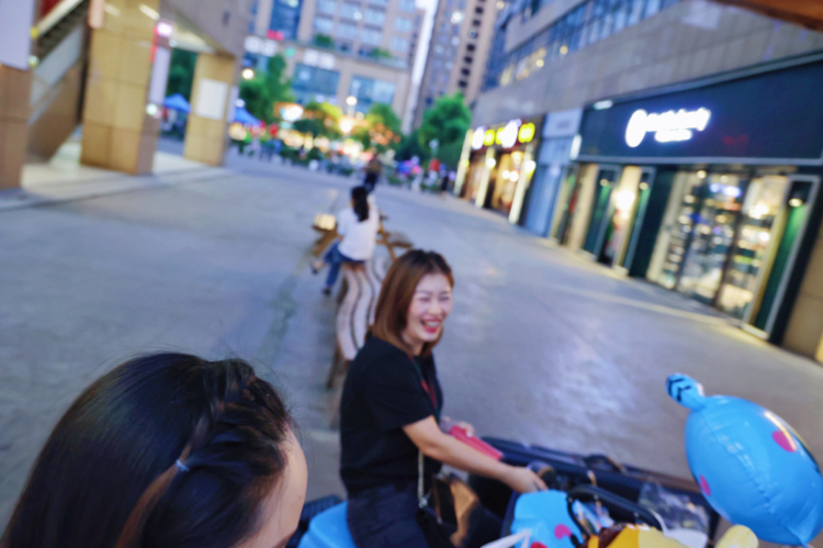 A chriy-浙江省·杭州市·下城区--平时拍的一些照片,也是工作中拍的一些照片,下班之后照模特拍点户外的照片,最主要是快乐嘛哈哈哈