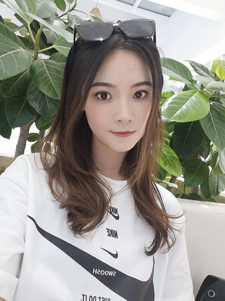 cocomelon🍸-辽宁省·沈阳市·皇姑区-***  微博  抖音 -不是娇小可爱滴小女生，想做个有野心的女强人。最喜欢的平台是***，可以做短视频，有网拍经验，会唱歌，可带货。