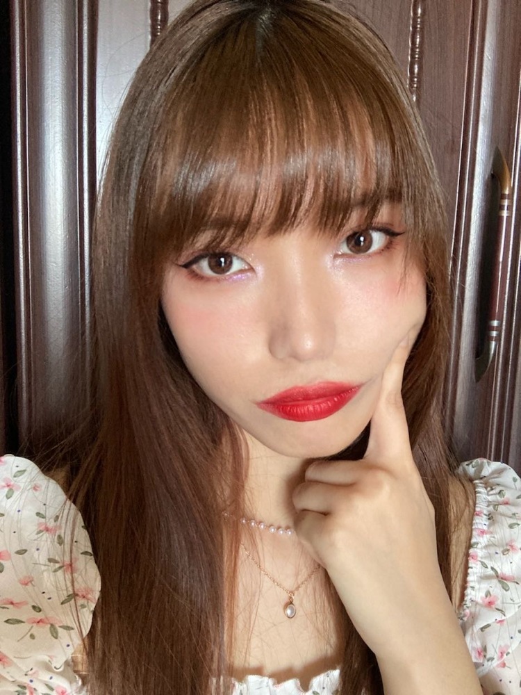 海飞少女丝-河北省·保定市·顺平县-头条-热爱自拍,会p图,出图快,真实,身材较好,长发,热爱短视频,大学主修专业影视摄影,审美较好,有色彩感
