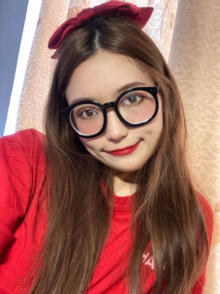 海飞少女丝-河北省·保定市·顺平县-头条-影视摄影专业，有一定的审美，热爱自拍，会p图，有责任心，神才较好，出图快，热爱美妆和穿搭，学习过一年绘画，有色彩感，热爱短视频，热爱拍摄