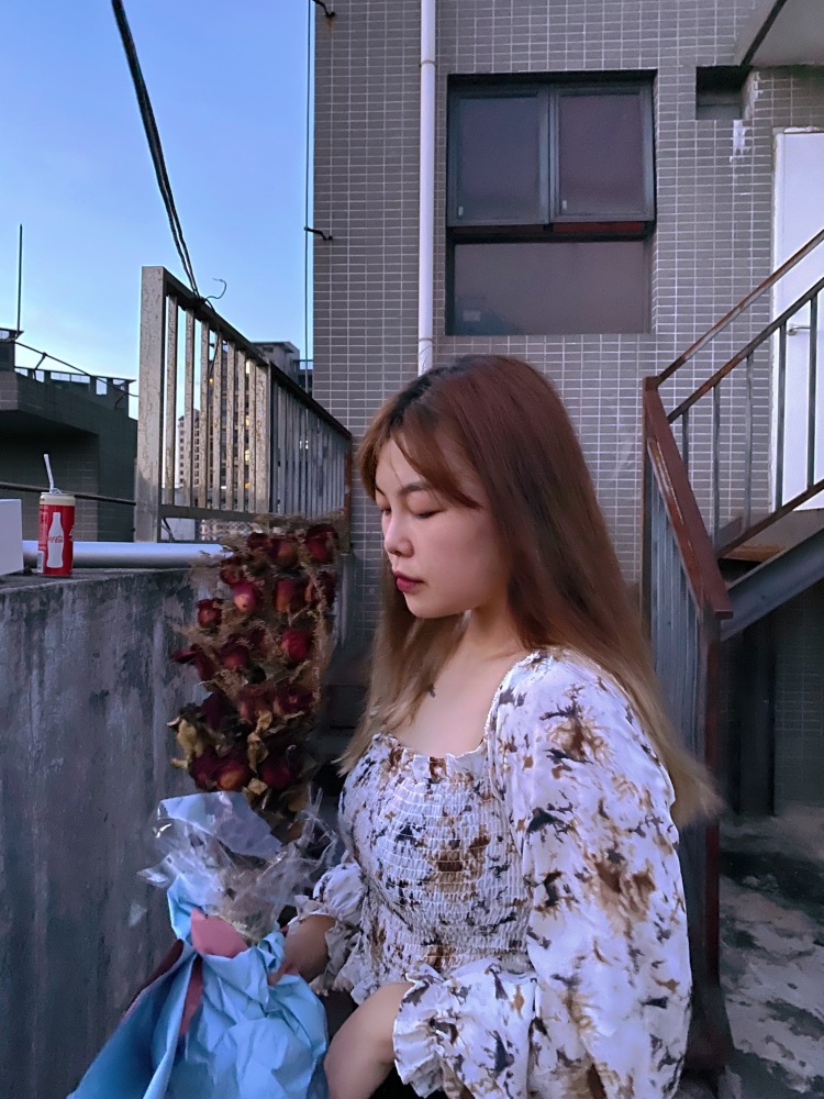 Diana.-广东省·肇庆市·四会市--平时回去探店那些 拍照还ok 可以接服装 配饰 鞋子那些都ok