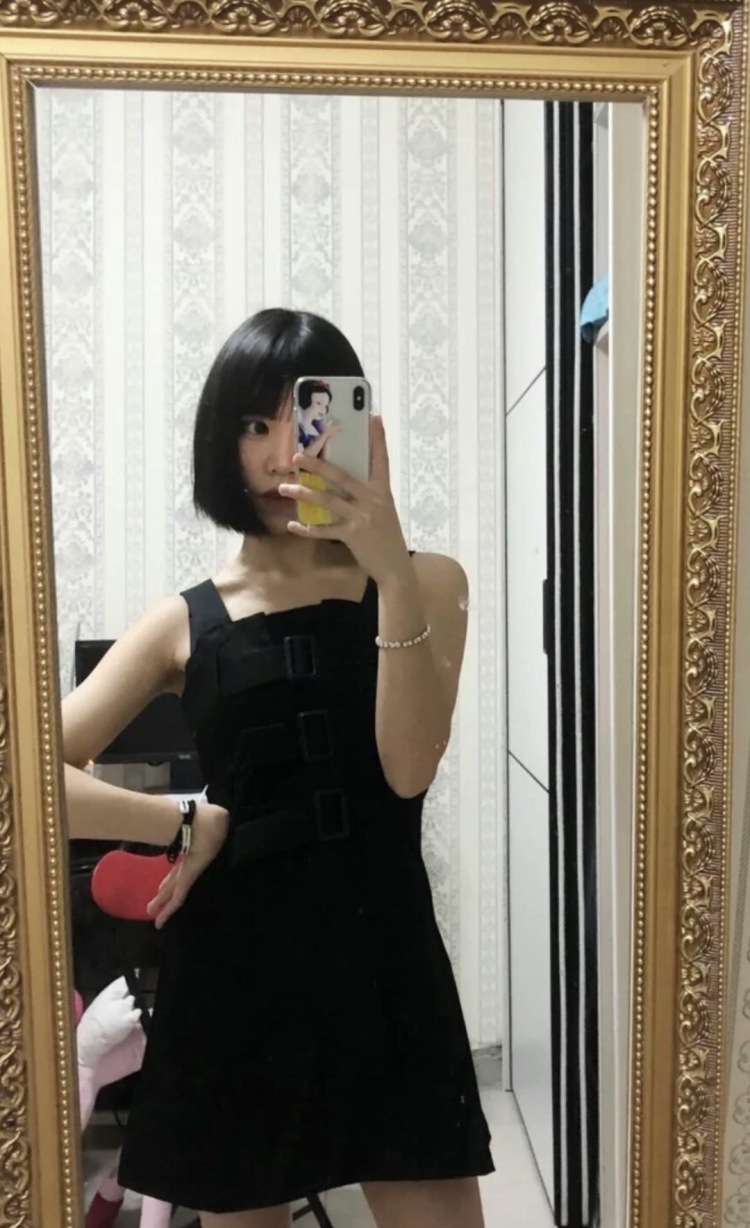 村口的小段-河北省·保定市·阜平县-抖音 微博 *** 快手-警校毕业生白天在单位实习不是很忙 主要是不给发工资 下班早 有大把的时间可以臭美 喜欢拍照 和穿搭 个头比较小155/78 但挡不住我我p图p的美
