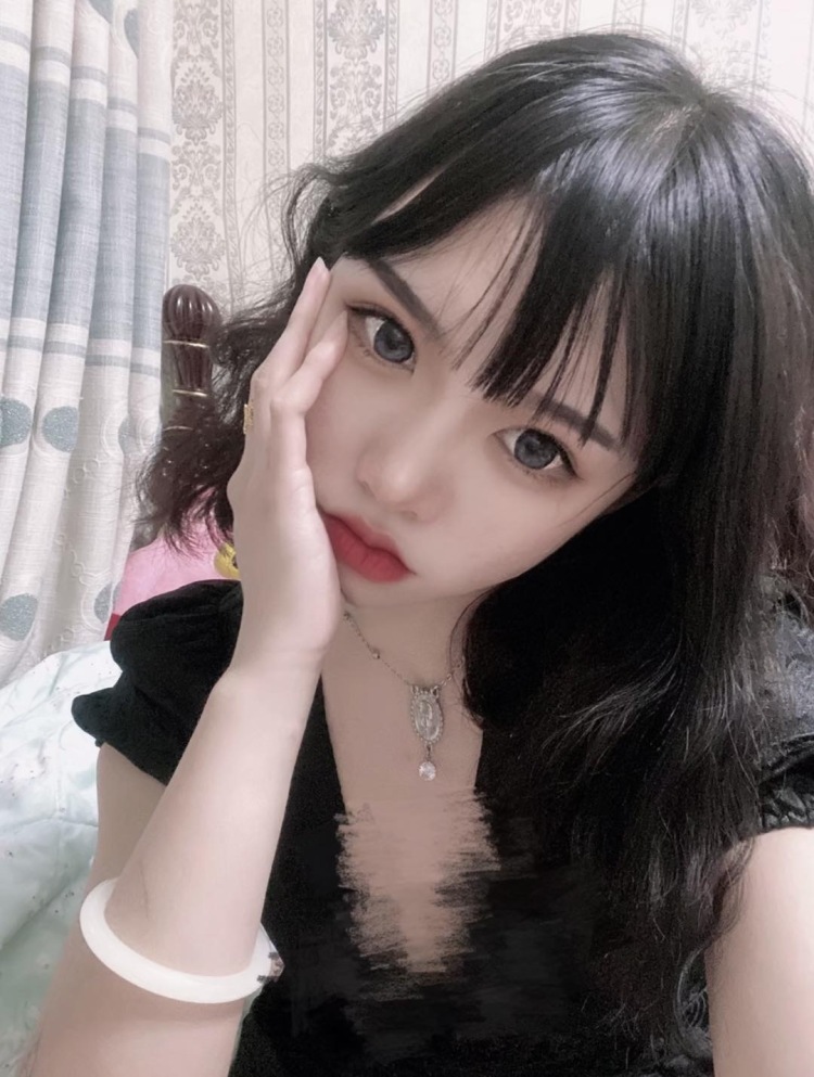 村口的小段-河北省·保定市·阜平县-抖音 微博 *** 快手-警校毕业生白天在单位实习不是很忙 主要是不给发工资 下班早 有大把的时间可以臭美 喜欢拍照 和穿搭 个头比较小155/78 但挡不住我我p图p的美