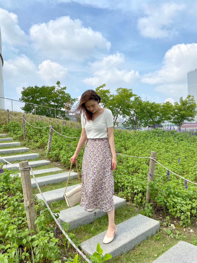 shiny-夏夏-上海市·上海市·浦东新区-***-朝九晚六小白领，喜欢拍照
希望可以接平面模特兼职，买家秀，开箱测评，探店等等等单子做点小副业
谢谢金主爸爸们关照