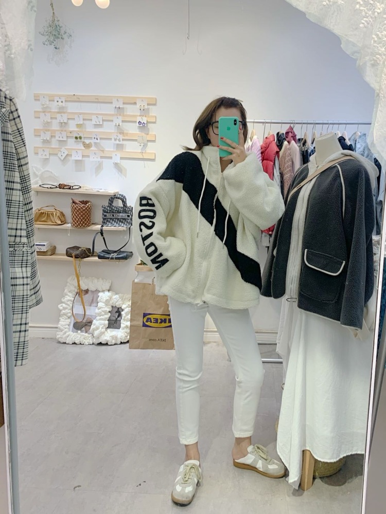 SEVEN-四川省·乐山市·峨眉山市--女装服装店店主，平时自己也会拍版，会搭配，热爱摄影，有一定审美能力，能模特网拍，买家秀，免费试用，开箱测评，***种草身高163，体重50kg，年龄22岁。