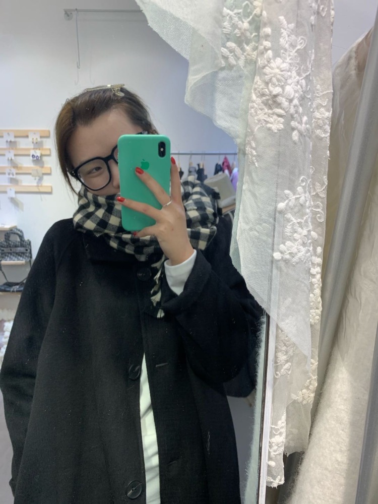 SEVEN-四川省·乐山市·峨眉山市--女装服装店店主，平时自己也会拍版，会搭配，热爱摄影，有一定审美能力，能模特网拍，买家秀，免费试用，开箱测评，***种草身高163，体重50kg，年龄22岁。