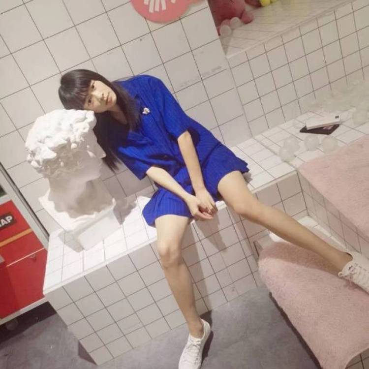 泡泡-青海省·西宁市·城西区--身高167cm,体重91斤。日常可接买家秀服装/亲子装,单拍装。