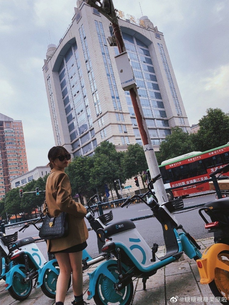 一只小橘子-广东省·中山市·小榄镇--身高160。体重85。会拍照会拍图。喜欢ins风格的 也可以可爱风格、诚实守信 有上进心。