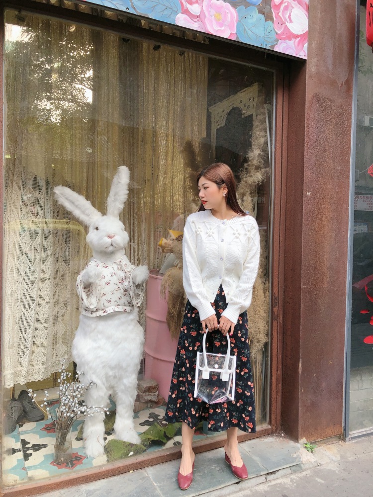 三🐶ིྀ妮妮-广西壮族自治区·柳州市·城中区-***-承接各平台买家秀。
本人平时在所在城市接一些女装店的模特拍照工作,在买家秀方面比较有经验,能更好的展现服饰的美丽!