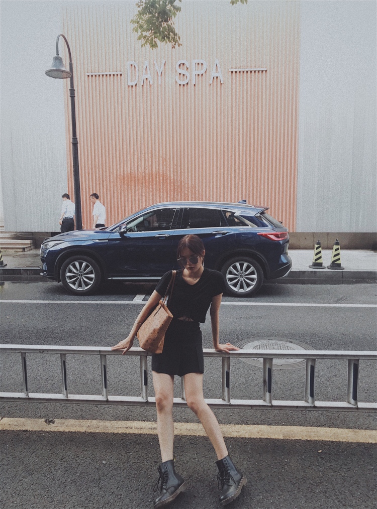 Yǐng-浙江省·杭州市·拱墅区--本人日常就是买买买拍拍拍,希望可以和有眼光的商家合作,善于沟通。身高170,体重100斤。有***、抖音等账号。接买家秀 详情页 寄拍 送拍等。