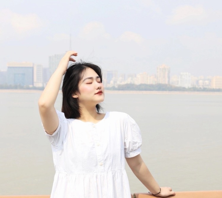 小赵打烊了-浙江省·杭州市·萧山区--一名大四的在校学生,平时喜欢探店、拍照、跳舞!想拍买家秀、详情单