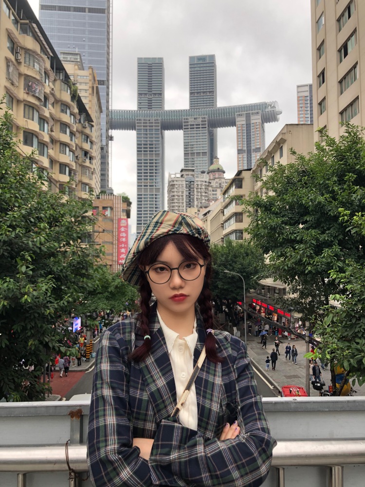 叠罗坏_-四川省·成都市·新津县--163cm 48kg 善于穿搭和美妆。拍照凹造型绝佳,可接衣物,零食,开箱测评等!
