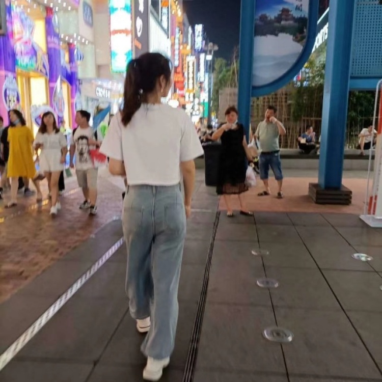 差点心动了-广东省·东莞市·谢岗镇-快手-身高168体重104,性格活泼,喜欢尝试不同的风格,之前是做幼师的现在在做文员,只要佣金不是特别低我都可以接受的呦