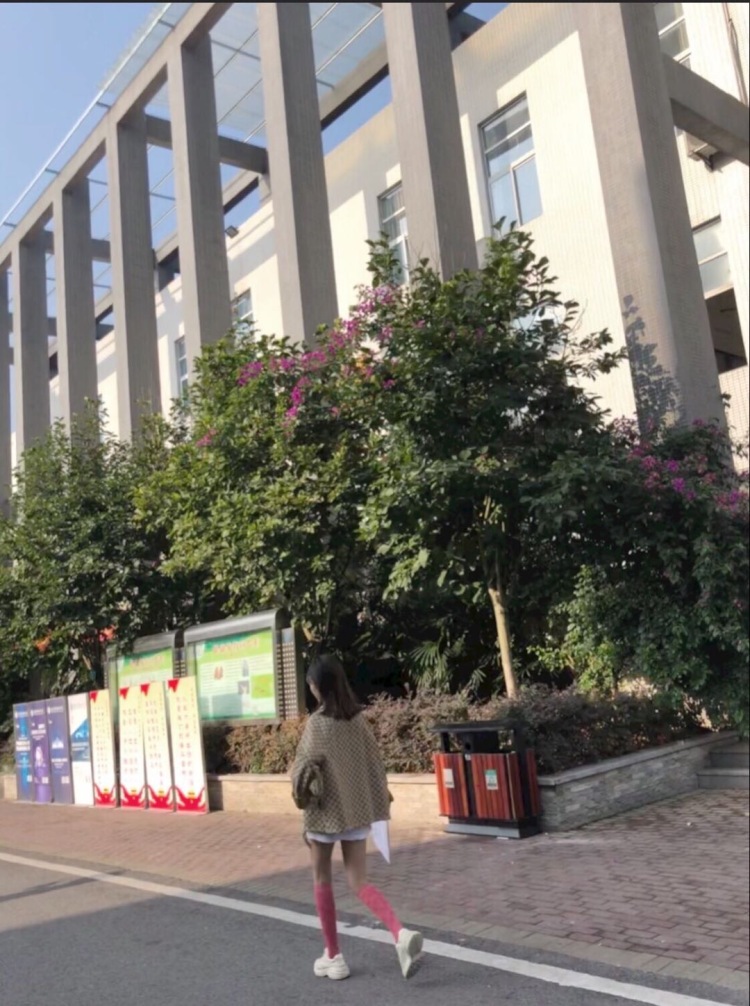 JIC.-重庆市·重庆市·沙坪坝区-抖音,微博,***-我是一个活泼好动,热情上进的女孩,我喜欢舞蹈、唱歌、逛街、拍照等等,我喜欢网拍这个职业,因为时间自由,且跟自己喜欢拍照的爱好相投。我平时也喜欢玩抖音微博***等等,我觉得我适合这个行业