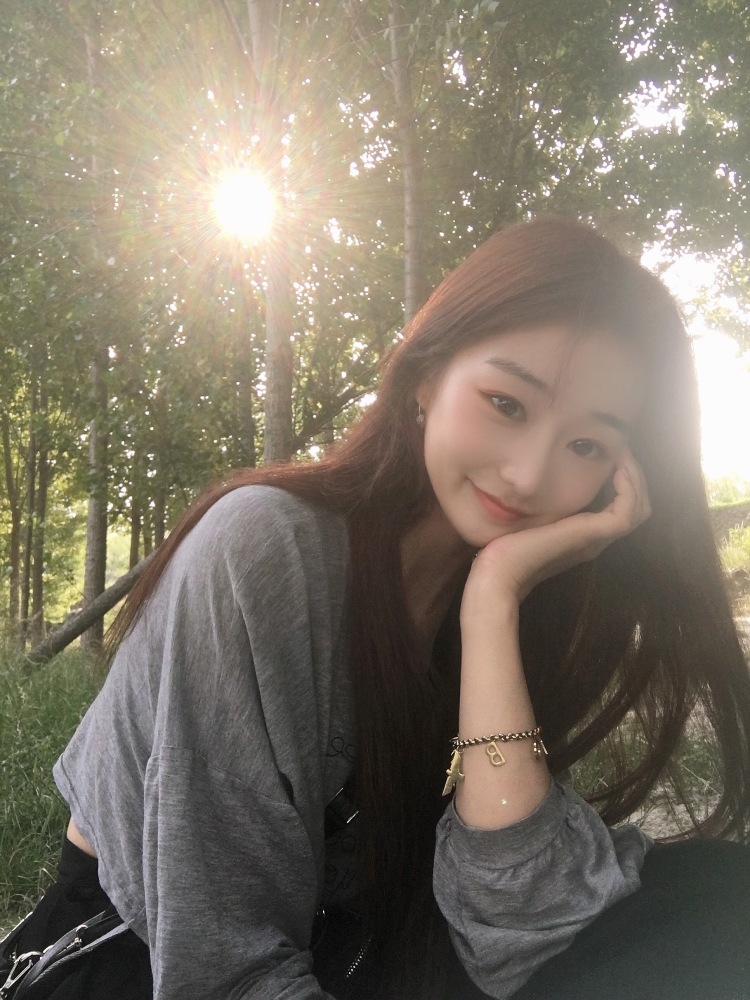 阿欣Abby🎀-河南省·鹤壁市·淇滨区--特长:拍照、直播
才艺:唱歌
兴趣爱好:爱好广泛,愿意尝试一切有挑战性工作,学习能力强。
梦想:做一名优秀带货主播,做一名优秀的模特
接单服务范围:买家秀、短视频带货、产品开箱测评、平面模特兼职