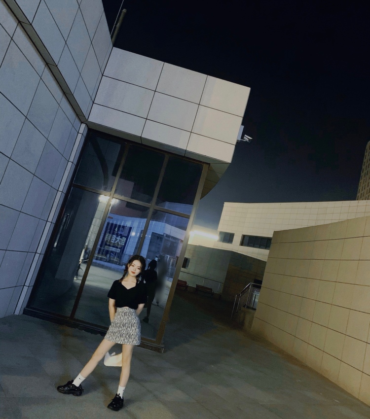 小野-山东省·菏泽市·牡丹区-微博 抖音 ***-身高162 体重94斤 🦶37码
艺术学院大三在读 时间充足 审美在线 擅长化妆修图 穿衣风格多样
可接服装美妆鞋包单噢