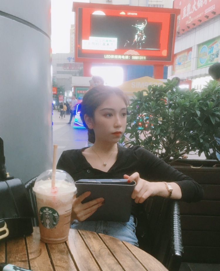 F-F-广西壮族自治区·南宁市·青秀区-抖音-可以拍服装或者化妆品等,身高:158体重:80,个人觉得p图技术很ok,能驾驭所有风格。声明:本人是学生,一般只有周末才有时间,着急的单子不接哦!