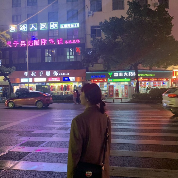 单眼皮-湖南省·长沙市·宁乡市--身高一米六零,信用极佳,不出差图,态度好,照片风格多,基本上可甜可酷,时间充裕,有合作意向的不要犹豫啦,接网拍,寄拍,送拍,饰品类服饰类美妆类皆可