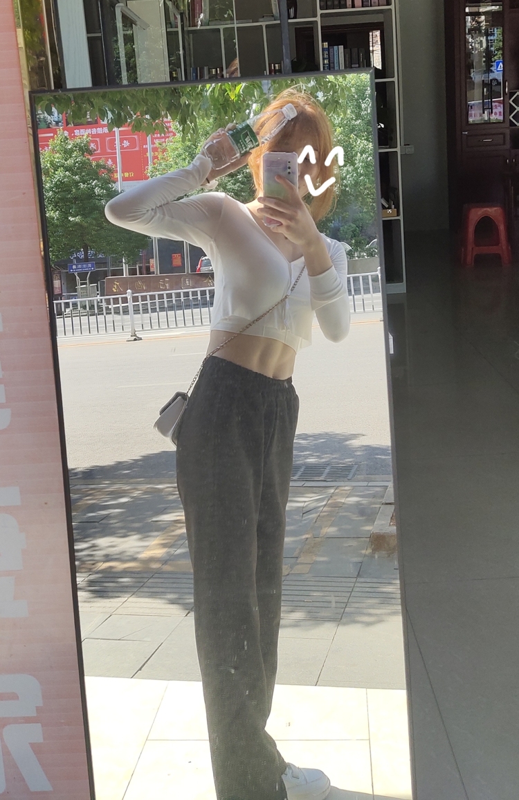 拾花 🌴-广东省·广州市·海珠区-295-可网拍模特,本人可甜可咸,会跳舞,身材较好,腿长,有腹肌,马甲线。