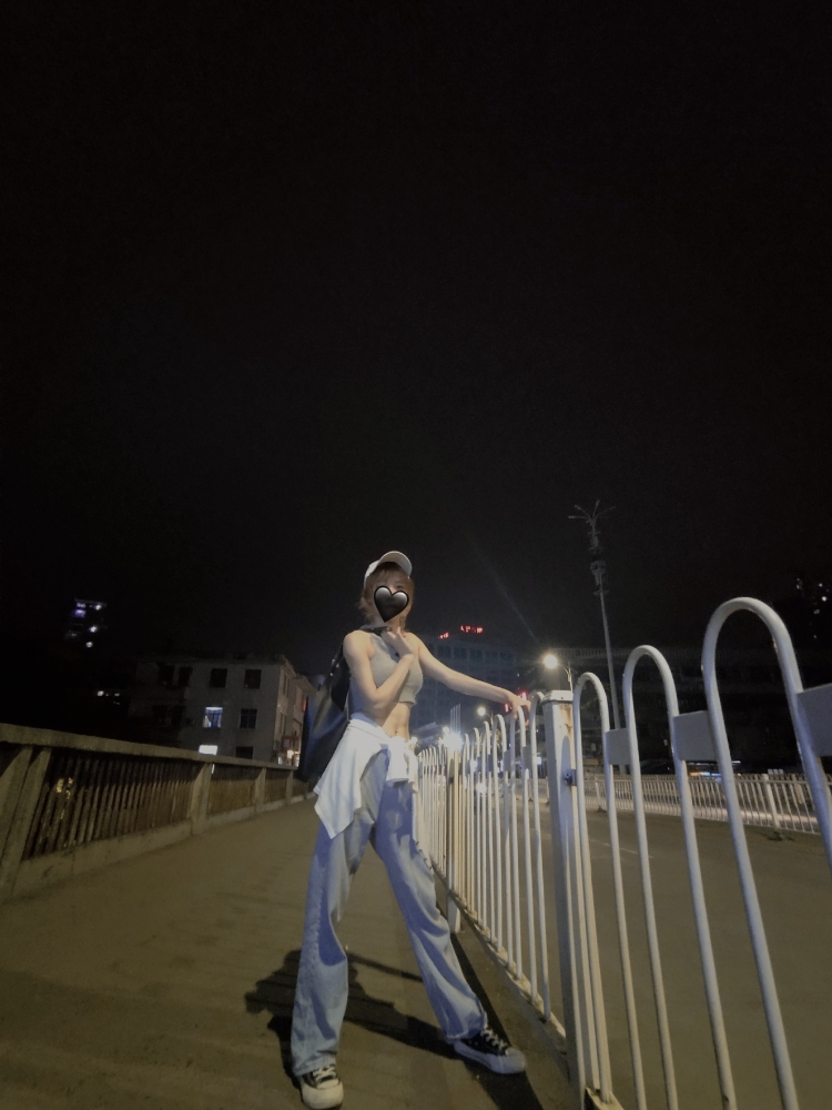 拾花 🌴-广东省·广州市·海珠区-295-可网拍模特,本人可甜可咸,会跳舞,身材较好,腿长,有腹肌,马甲线。