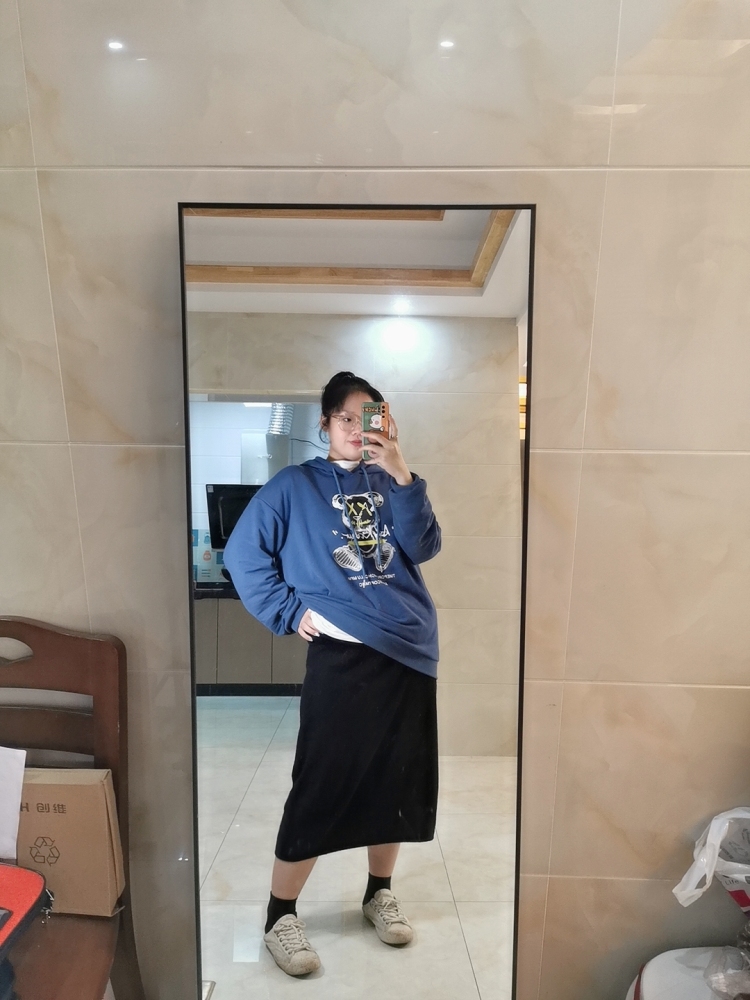一只猪可爱-广西壮族自治区·河池市·金城江区-***-很喜欢分享自己的日常穿搭!也希望能够穿上更多自己没有尝试过风格的衣服!接大码寄拍,***推广,会p图!