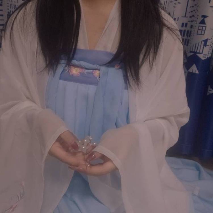 迷离-青海省·西宁市·城北区--会拍照p图 jk 汉服 Lolita都可 什么风格都可详谈滴 接网拍 想接单