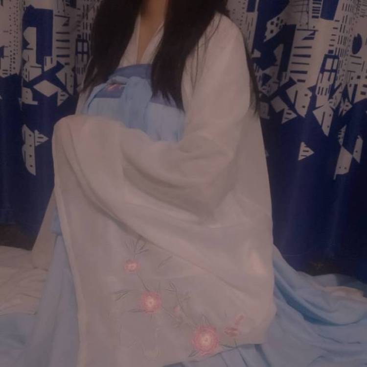 迷离-青海省·西宁市·城北区--会拍照p图 jk 汉服 Lolita都可 什么风格都可详谈滴 接网拍 想接单