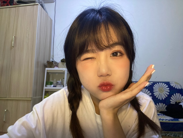 ㅤSarah-陕西省·西安市·雁塔区--接淘宝买家秀（jk、Lolita、各类服饰 饰品都可）+***开箱测评、照片、视频推广产品+化妆品彩妆护肤品淘宝买家秀+***推广