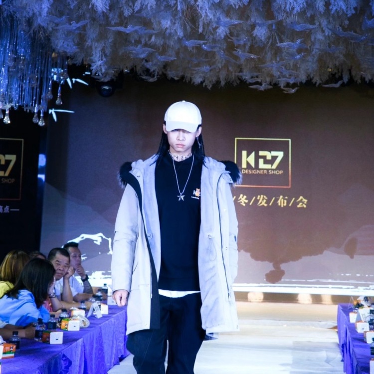 萬福.-山西省·太原市·小店区-快手-兼职模特(净身高180 68kg )兼职酒吧驻唱(吉他弹唱)由于个人学习原因没有办法接过多的单子 可以接少量精准的单子 苹果像素 如果是高品质的单子可以使用专业照相机摄影机